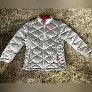 Girls North Face 550 Puffer Coat Silver and Hot Pink XL